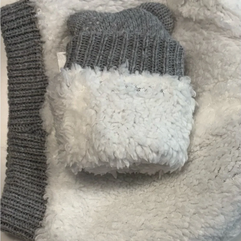Cozy Kitten Hat & Mittens Set, Fleece Lined, Like New, Toddler Sized